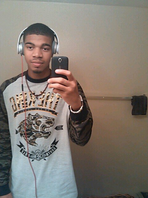 hey my name is keshun im a young artist try to make it out there follow me on instagram dabestkg  music art and life