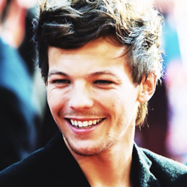 So yeah this is a free follow acc and im following you so go follow @louhevuitton she follow back also youre perfect and deserve 1/5