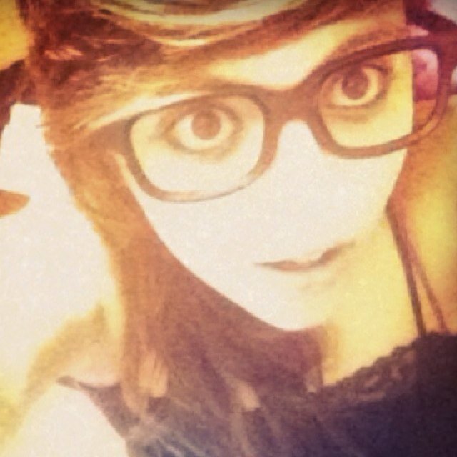 I love 1D 5sos and bvb and other typs of bands i love food and  follow me plz i will follow back plz follow me on instagram - zombiepanda91 i will follow u ♥