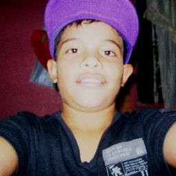 Amo el Beisboll es mi pasion, Creo en Diios 10 añiitos Adoro a mi Famillia♥ El numero 10;) Sigueme y te Siigo