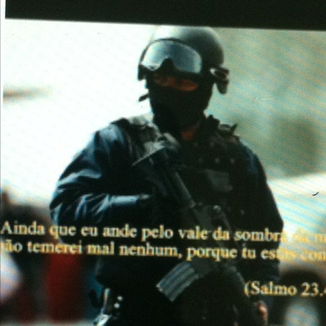tu habitas sob a sombra  do onipotente