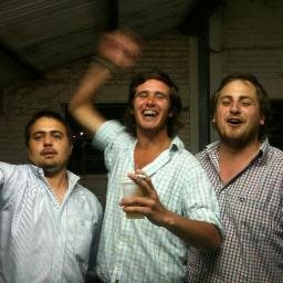 hoy noche con amigos corre la sal corre el vino