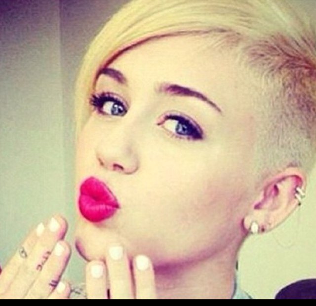 I ♥ miley cyrus. I ♥avril lavigne . I ♥ Sweet. I ♥ Art. I ♥ Sleep. I ♥ Hear the music. I ♥Watching TV . I ♥ Fashion. I ♥ Make Up. I am skilled in cooking.!! ^.^