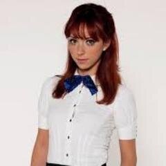 conductora de telehit amala fiesta es divertida amo sus caras raras me sube el animo