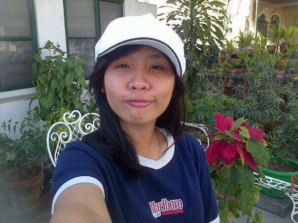 Isang babae na nag hahangad ng tunay na pagibig at nag hahangad ng mga tunay na kaibigan