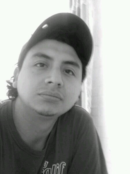 Estoy acá por que en Facebook ya nadie quiere ser mi amigo y acá en Twitter.... puts que otra red social hay???   

               sigueme⇨ y te ⇦sigo
