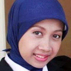 pendiam tapi juga murah senyum n mudah berkawan