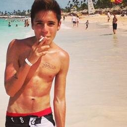 @LeoMendezJr  me sigio 30/06/13 a las 5:01pm 12 de agosto me respondio y me dio RT
Me mando soli en fb