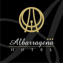Hotel*** que ocupa una casa solariega de finales del XVIII. Situado en pleno casco histórico, cuenta con 18habitaciones, restaurante, tapería y terraza-jardín