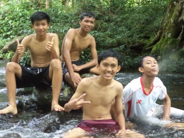 29th May 1998. Follow my 2nd Account @MKharisma_29