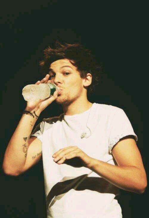 Please follow @NiallsIrishBumm or @MostFanFics  :)