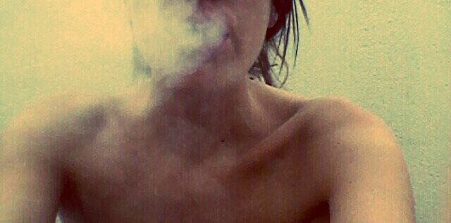 Salir, beber, el rollo de siempre... Yo tu gyal, tú mi rastaman. Viendo la vida de color verde. One love.