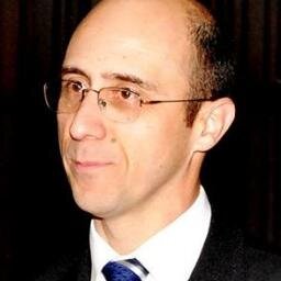 Criou em Emprodata em 1987 - Apaixonado por TI, hoje desenvolve soluções personalizadas para empresas na área de automação industrial, comercial e financeira.