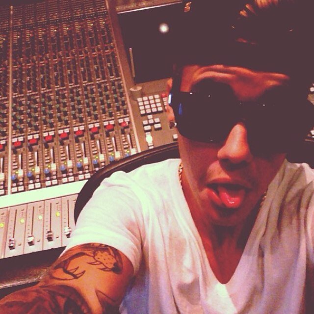 TheFakeFraud's profile picture. DMs