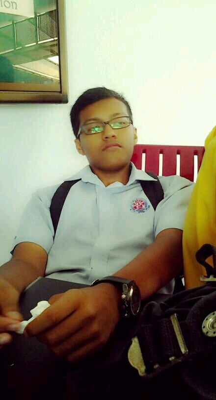I'm 18..like playing soccer, trying out new sports n like to listen to emo, screamo and metal song..#A7X #skylitdrive #BVB #TeamChelsea #TeamBayernMunich