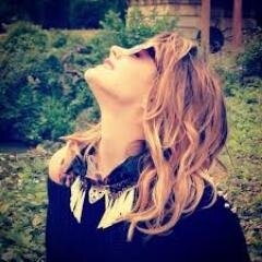 Martina stoessel est mon idole je l'adore je la kiffe.J'aime aussi les little mix mais je suis pas autant fan que de tini @TiniStoessel