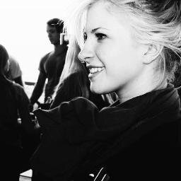 PARAIIIORE's profile picture. @yelyahwilliams Cuspindo na cara das recalcadas u.u