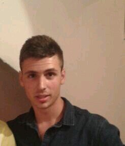 FranAranda18's profile picture. Futuro guitarrista. Prefiero a locos antes que a falsos. Poniendo siempre buenas caras