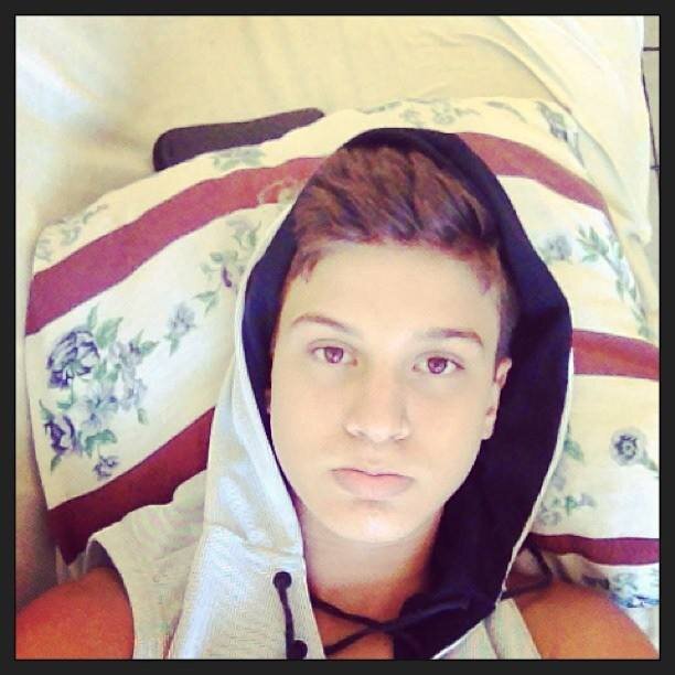 “Tocar nele era como perceber que tudo que você sempre quis estava bem ali na sua frente.”
-Naio  ♥.♥ ...