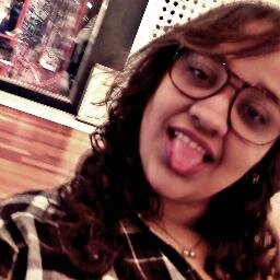 eu sou estranha,carismatica,esterica,extremamente sincera ,as vezes chata:( as vezes legal:) mais acima de tudo  honesta e com personalidade e carater.