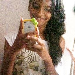 Mas sempre haverá uma data, palavra, um olhar, 
um filme, uma música, pra te fazer lembrar...                                       Instagram: @alanaamorim_
