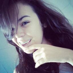 Sou uma menina tímida,legal e sim patica... 
Sou evangélica e tenho orgulho de fala isso o melhor presente ' é servi a Deus. ;))