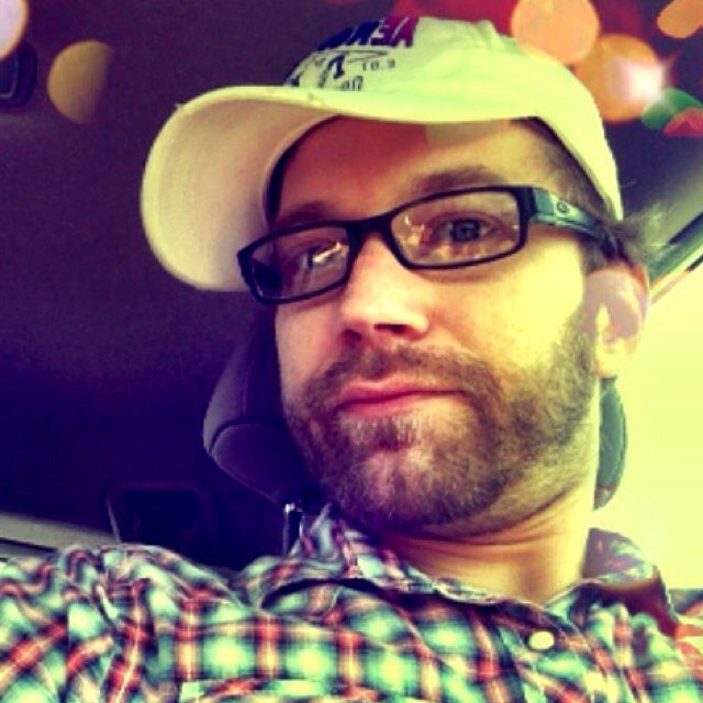 TheHomoNerd's profile picture. Nerd, Network Administrator, I like shoes a great deal.. and glitter, and beards...