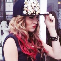 «Tini Stoessel is my lungs and Mercedes Lambre is my oxygen , supporting them till my last breath.»
                                      ♡