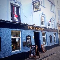 Town centre pub serving homemade food, televise sports (sky & BT), karaoke & DJ, live music, friendly staff, pool table & darts board. Always something to do :)