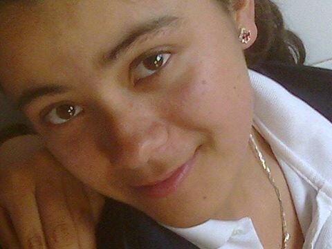 Estudiante
 de Bachiller,una persona divertida,capáz,buena onda cuando las personas que 
 se lo merecen ;-)  %.... :*