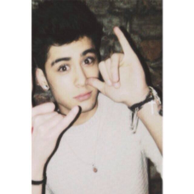 free follow, follow @feelingzayn :)