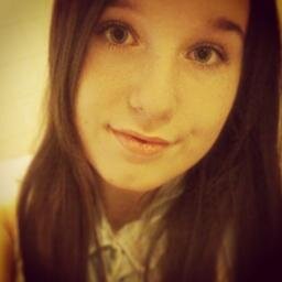 ♡ I love YouTube, playing the guitar, listening to music and cookies ♡ I (un)follow back ♡ Instagram: omgzitsphoebz ♡