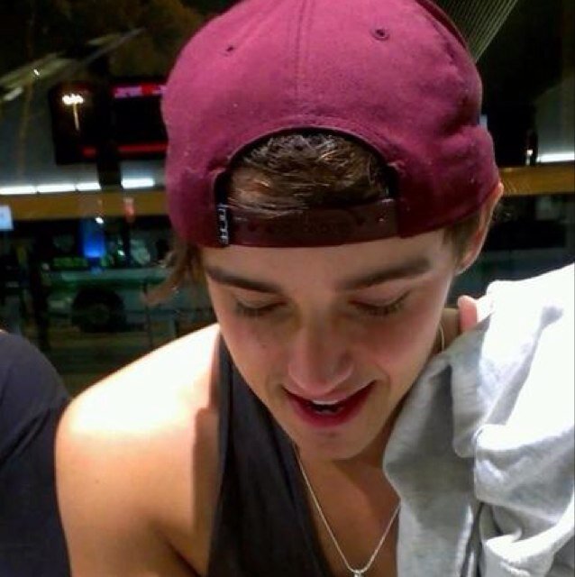 I just gave you a free follow so go and follow @emmaengvalls or i'll unfollow you ♡