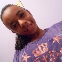 Sou uma menina engraçada,carinho,apaixonada,romantica e etc...