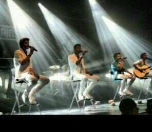 A Real Mainiac ♥ 0/0 ♥ My Hero's @NilsKaller @0547daan @owenplayfair @reinduif ♥ I love jullie ♥ Proud Mainiac ♥