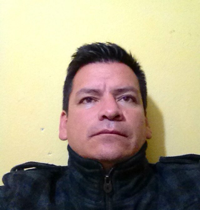Vivir en medio de las letras, murmullos, sonrisas, miradas tiernas,afecto es mi felicidad.