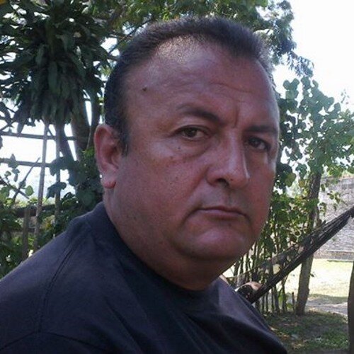 Nacido en Oxapampa, ciudad turística del Perú