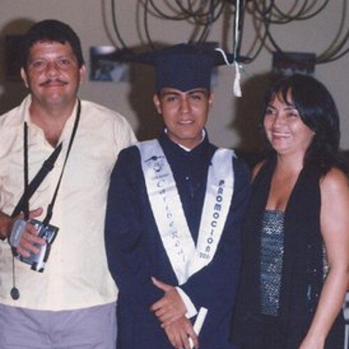 AMO A MI CARLY, MI ANGIE , MI ADRIANA...Y MI AMADO MARLON.....