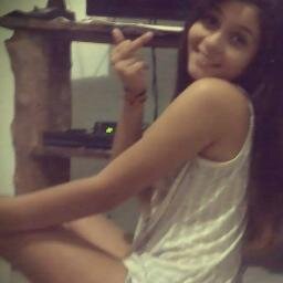 Inutil , é esperaar por palavraas que nuunca seraam ditas, quero alguem q me faiz feliz pois choraar jah nasci sabendo ;)