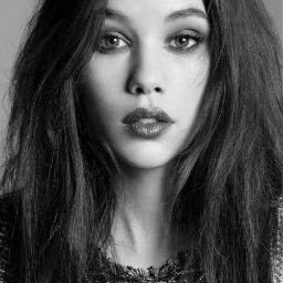 Theresa Gray. Mitad Nephilim. Mitad Demonio.  Cambiante. Me gusta leer. Amable. Considerada. Enamorada de Will Herondale y Jem Carstairs. Instituto de Londres.