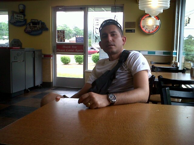 alvarol16's profile picture. 