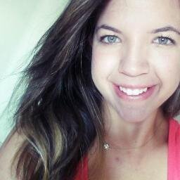 Viver é acalentar sonhos e esperanças, fazendo da fé a nossa inspiração maior. 
É buscar nas pequenas coisas, um grande motivo para ser feliz!