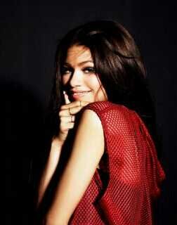 Hey hey I'm Xazzy and Zendaya is my world, my life, everything... #REPLAY #SwagItOut and #DFTS!! ❤ u @Zendaya!! ♥