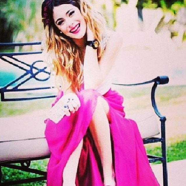 Martina Stoessel es me diva sen usted yo no usted es muy hermosa maravilhosa y linda yo soy louca por usted