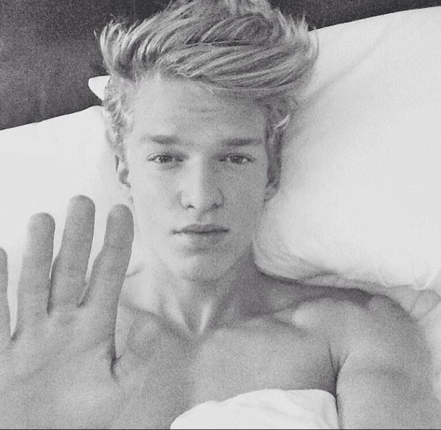 Everything is possible through Christ | I Live for Cody, Alli, and Tom Simpson |Cody followed May 18th 2010 7:46pm |Alli followed November 11 
2012 3:40pm!