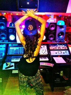 proud SELENATOR!!! I LOVE LIFE!!!! LIVE LIKE THERE IS NO TOMORROW