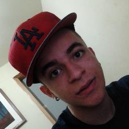 Tentar definir-se é como tentar morder o seu próprio dente.