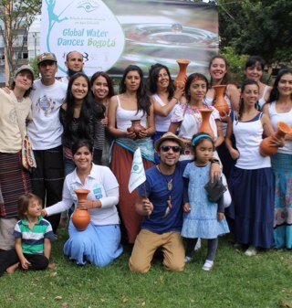 Bailando en todo el Mundo por Agua Saludable 
Global Water Dances busca celebrar la importancia del agua en la vida