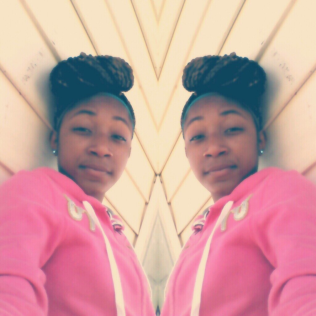 Im 4'10 , I LOVE GIRLS ( team bi sexual ) .     IG : CALL_ME_HONEYMUSTARD .. I Always Follow Back !