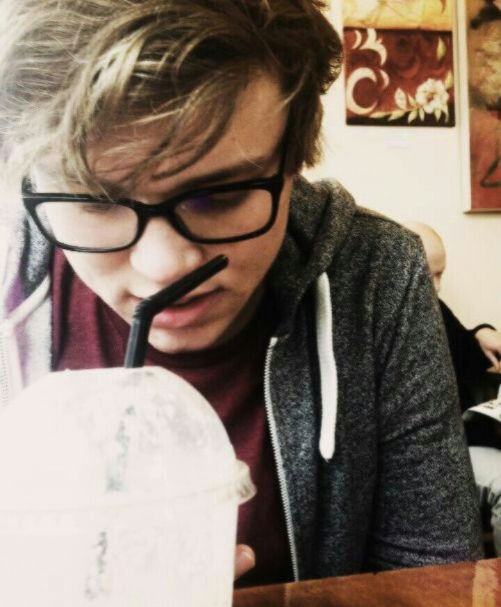 Free follow so please follow @Aisha5sosjb1d :) xxx